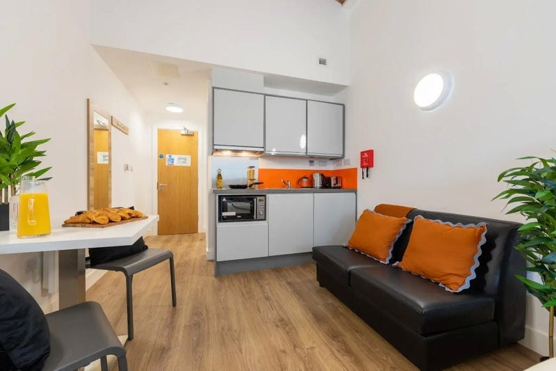 Room Lower Chatham Street in Manchester