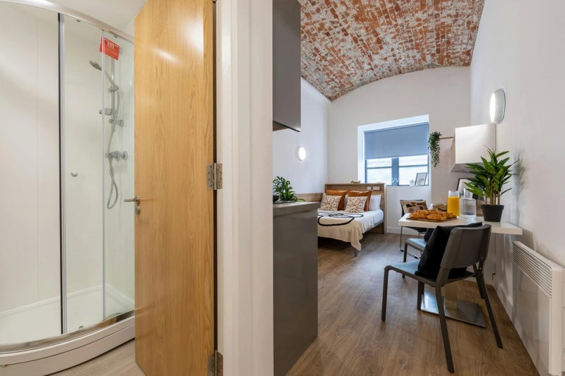 Room Lower Chatham Street in Manchester