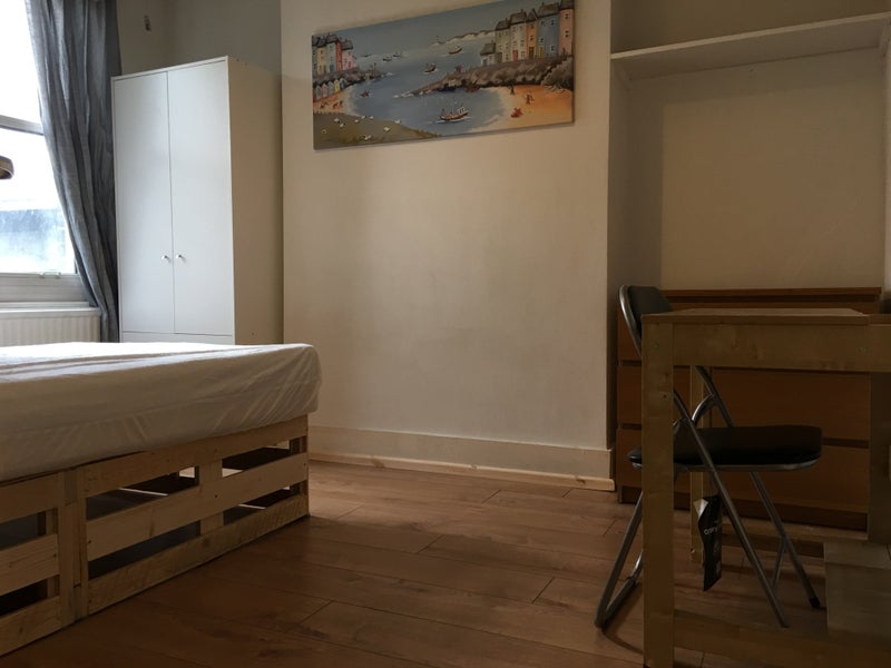 Room Woolwich Road in Greater London