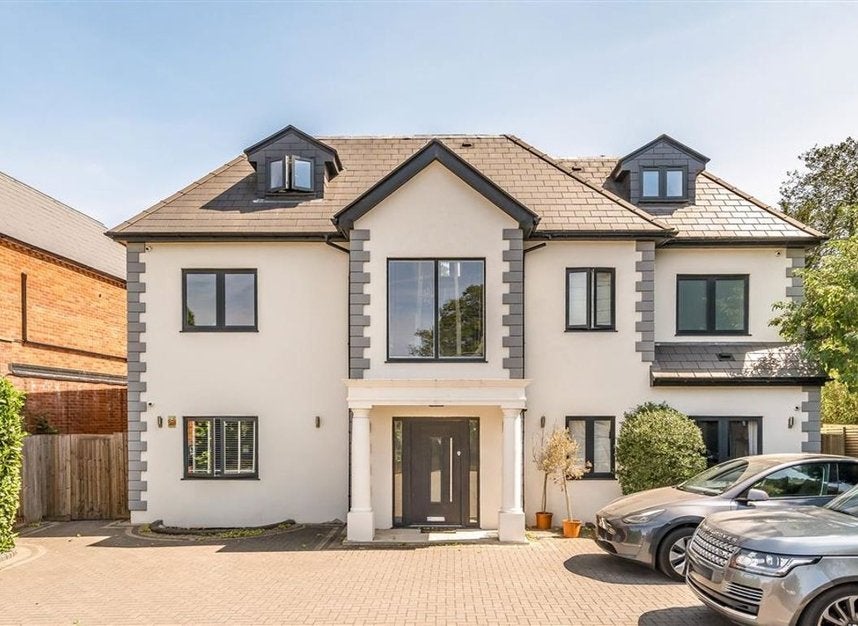 House Grange Drive in Greater London