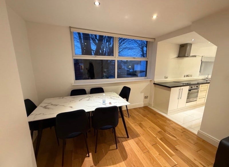 Room Cann Hall Road in Greater London