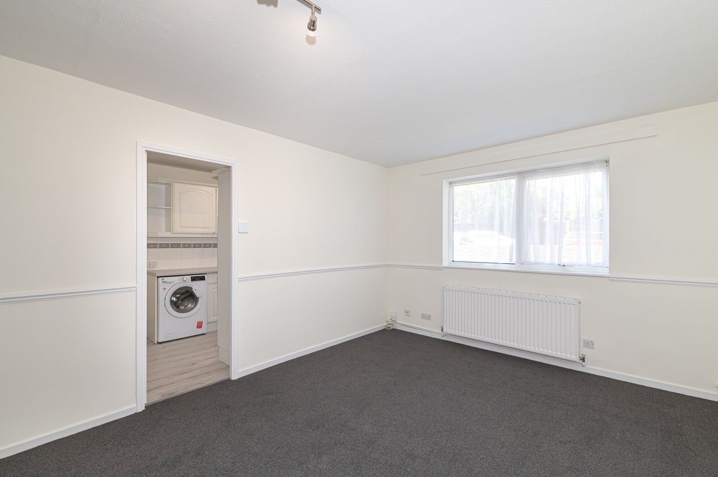 Flat Benhill Road in Greater London