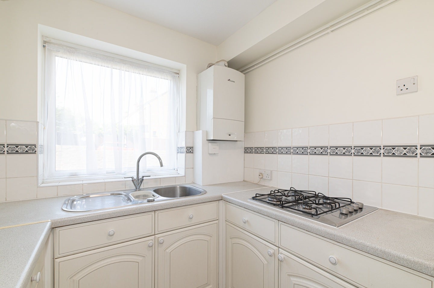 Flat Benhill Road in Greater London