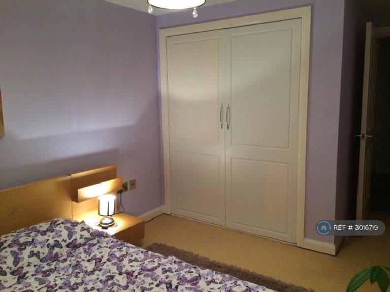Flat Bentinck Road in Greater London