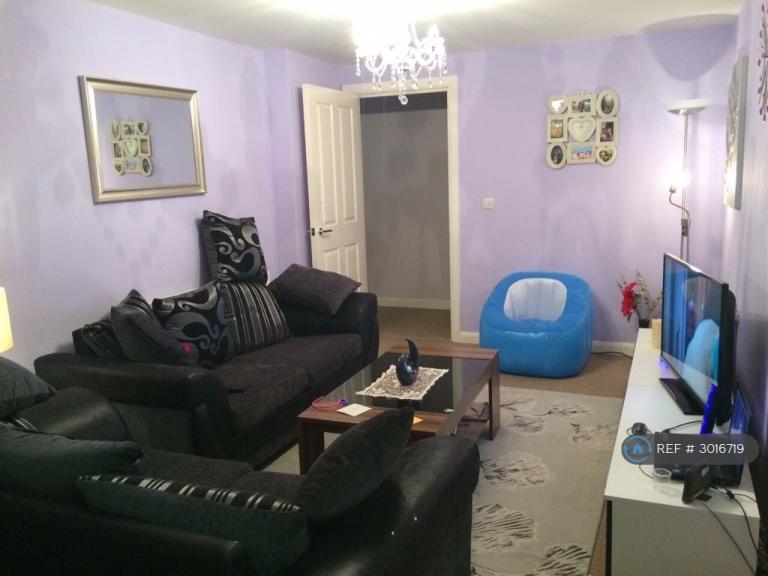 Flat Bentinck Road in Greater London