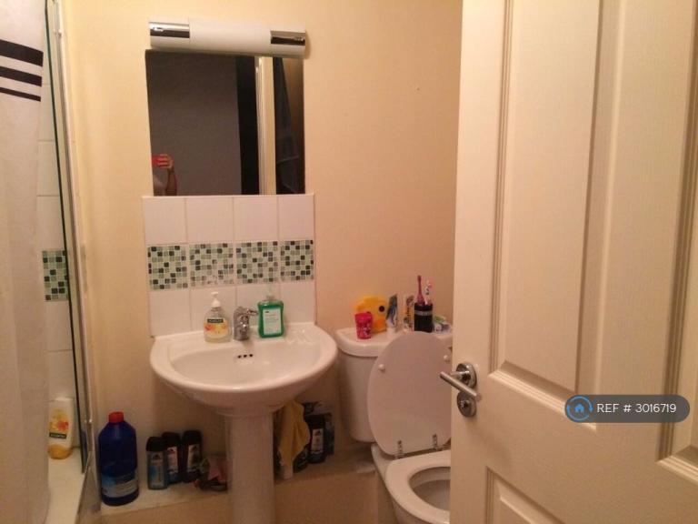Flat Bentinck Road in Greater London