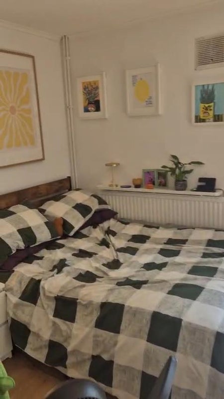 Room Burdett Road in Greater London