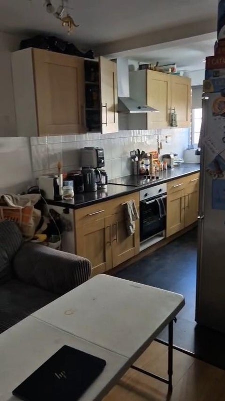 Room Burdett Road in Greater London