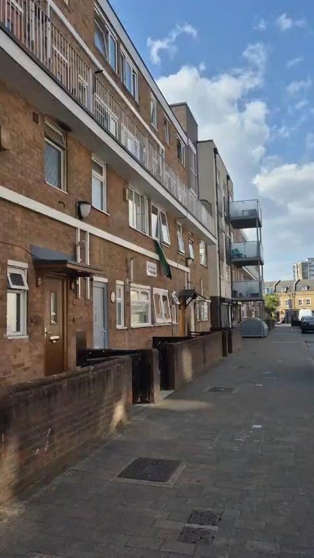 Room Burdett Road in Greater London