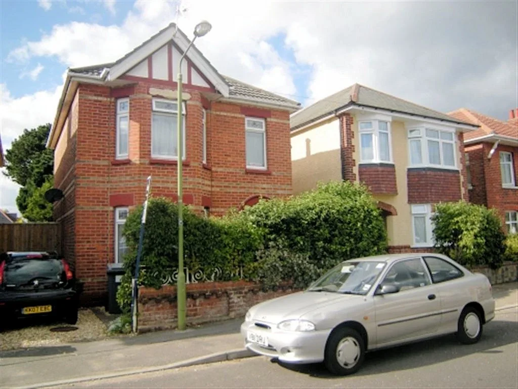 House Evelyn Road in Bournemouth