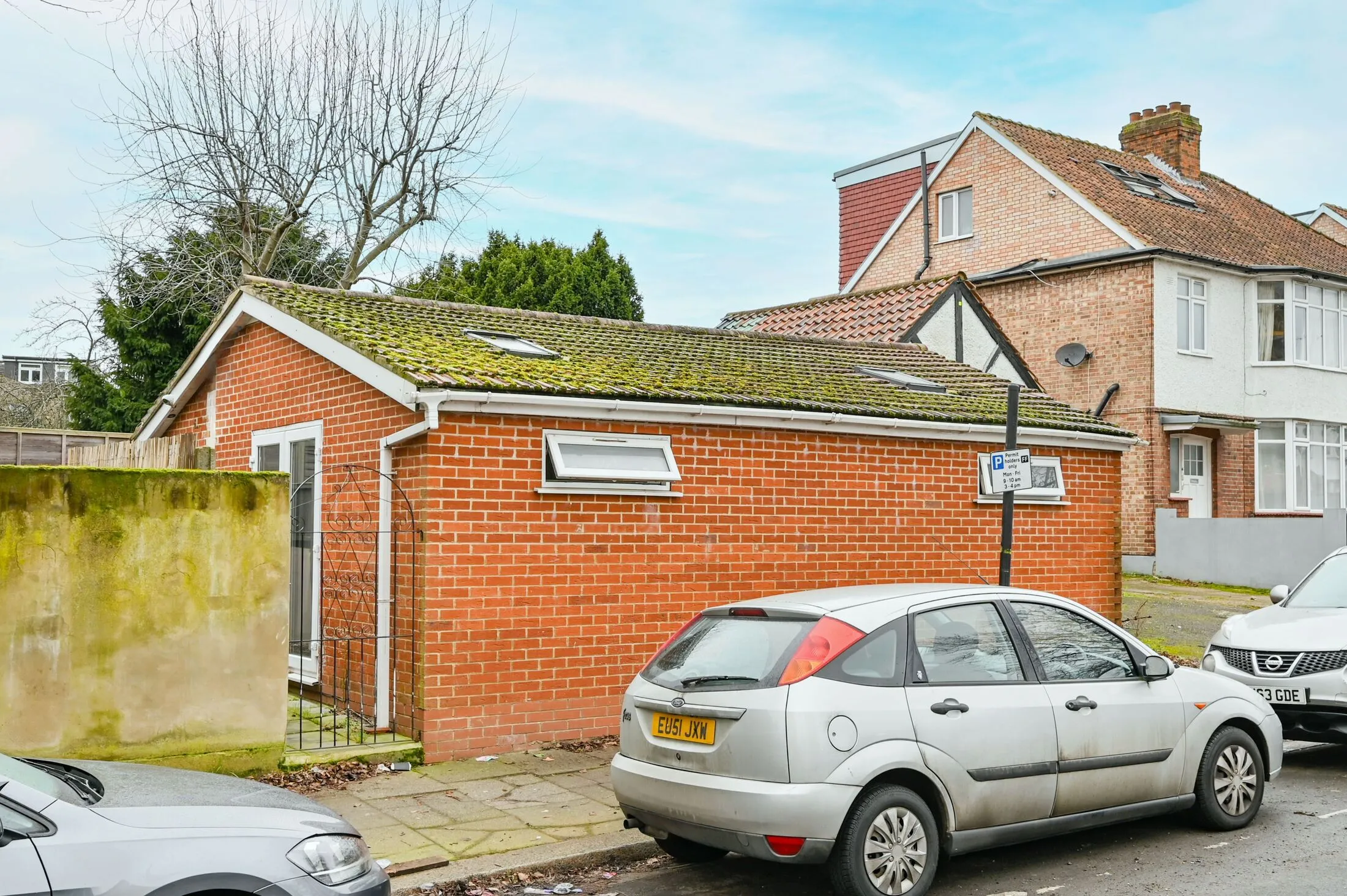 House Barlow Road in Greater London