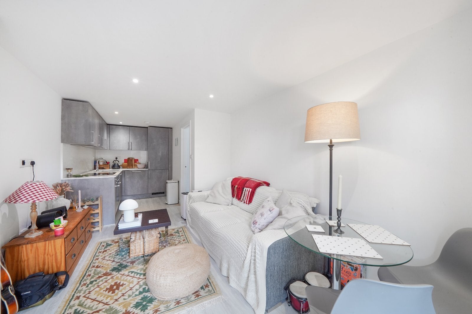 Flat Ingham Road in Greater London