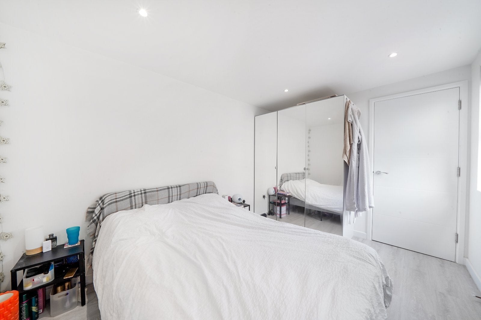 Flat Ingham Road in Greater London