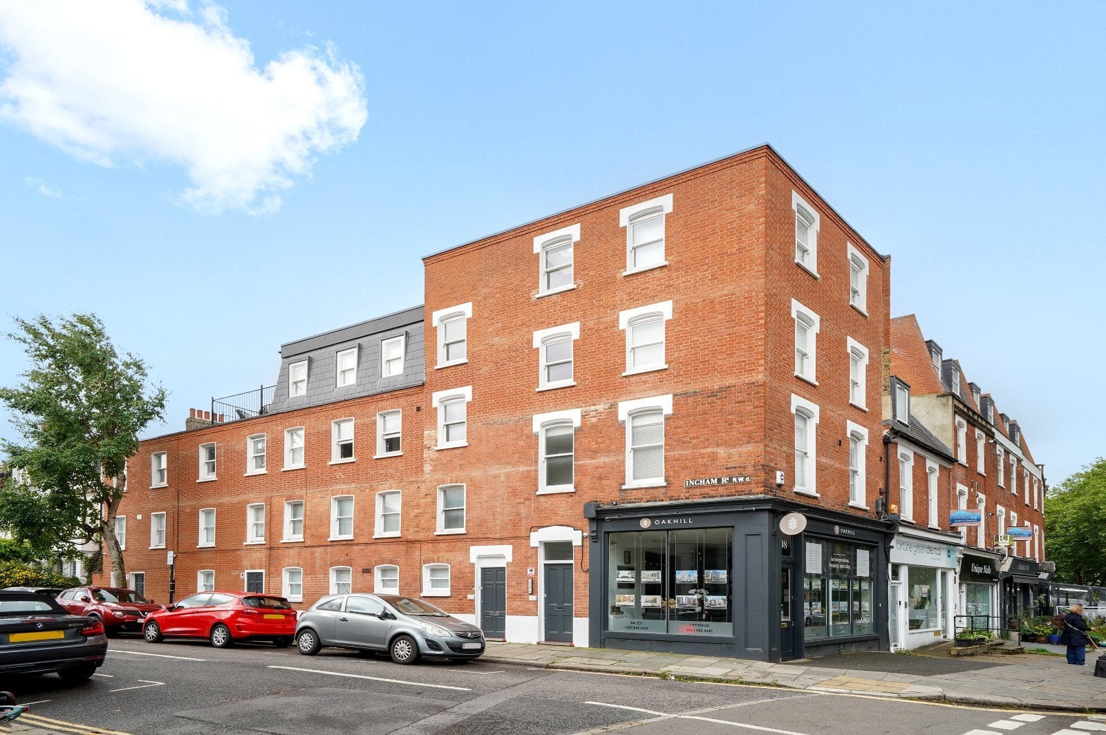 Flat Ingham Road in Greater London
