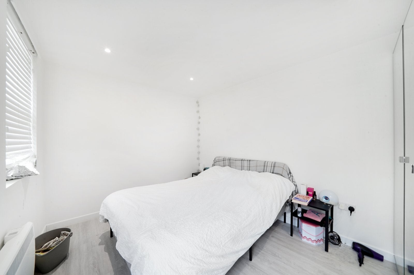 Flat Ingham Road in Greater London