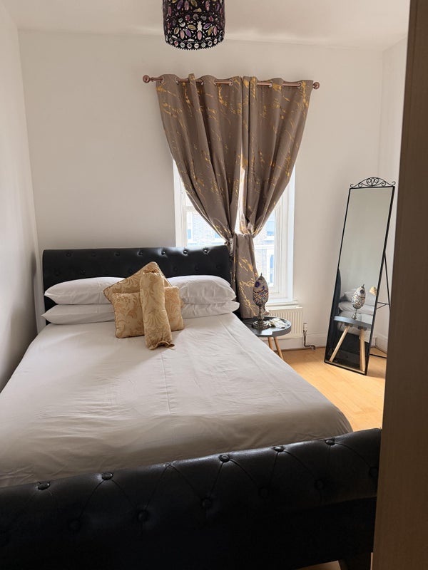 Room Lawford Road in Greater London
