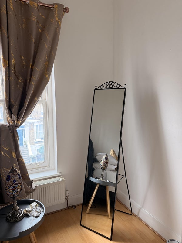 Room Lawford Road in Greater London