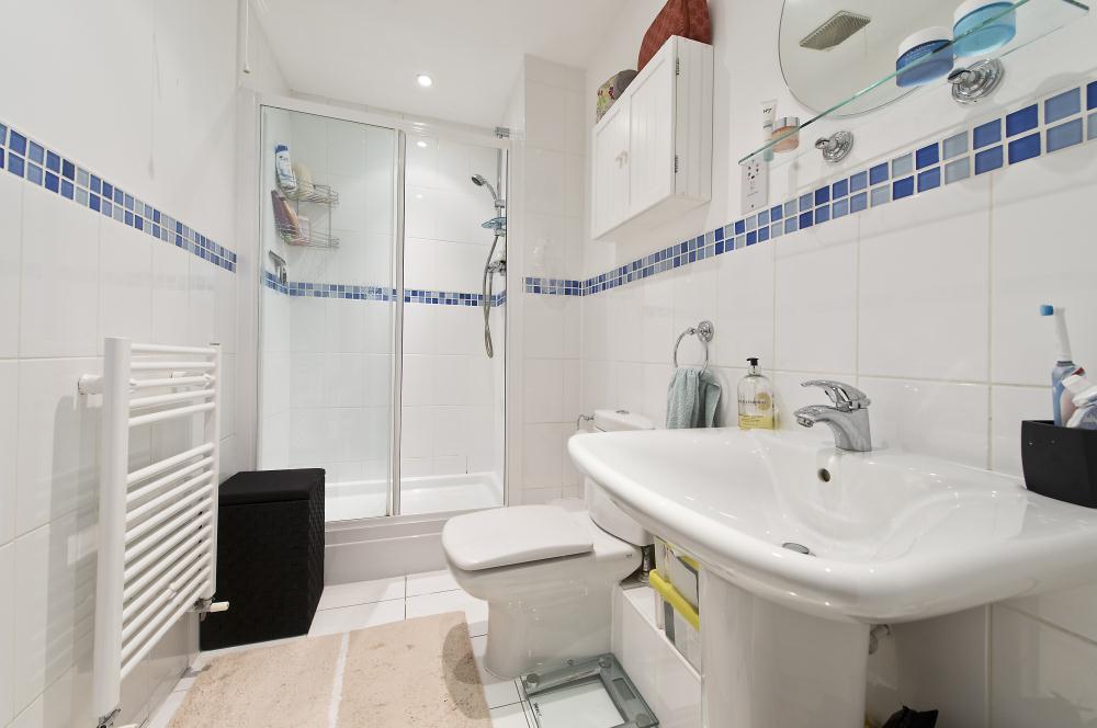 Flat Putney Bridge Road in Greater London
