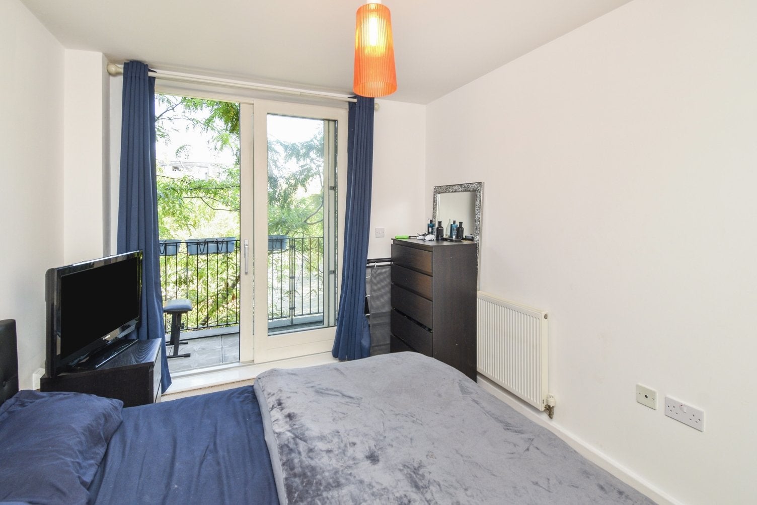 Flat Ashmore Road in Greater London