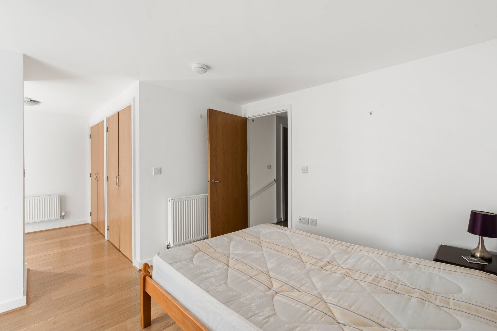 Flat Shepperton Road in Greater London