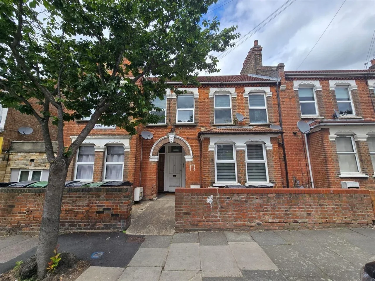 Flat Wimborne Road in Greater London