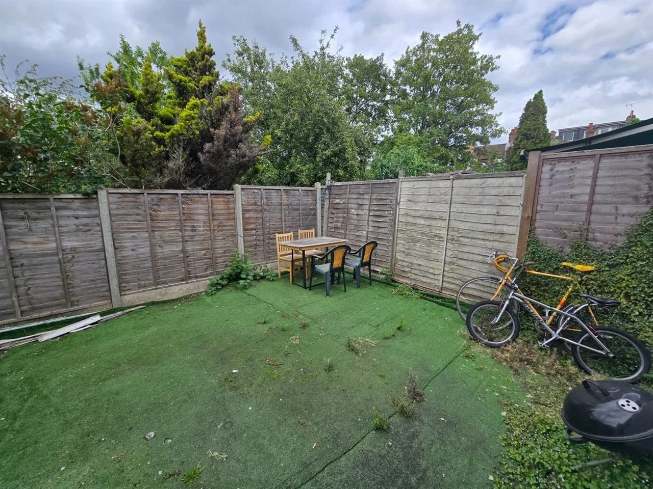 Flat Wimborne Road in Greater London