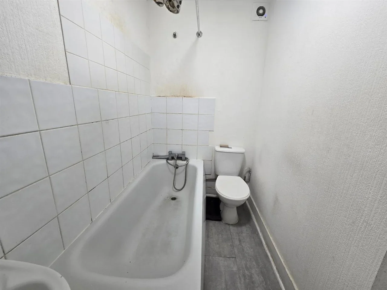 Flat Wimborne Road in Greater London