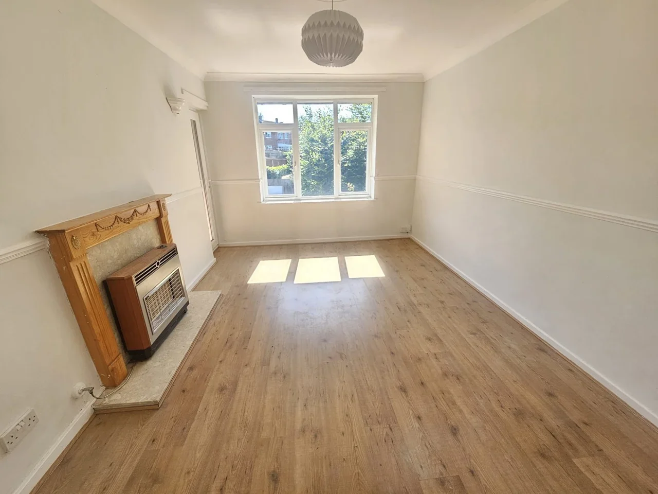 Flat Woodnook Garth in Leeds