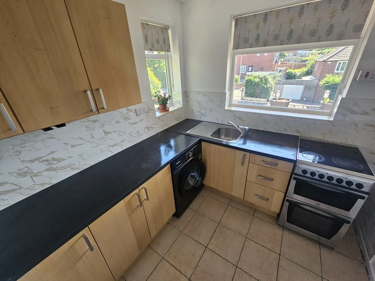 Flat Woodnook Garth in Leeds