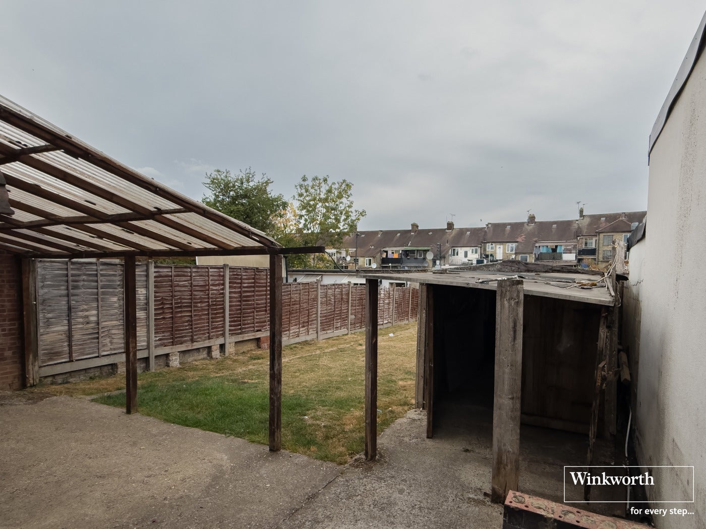 House Crundale Avenue in Greater London