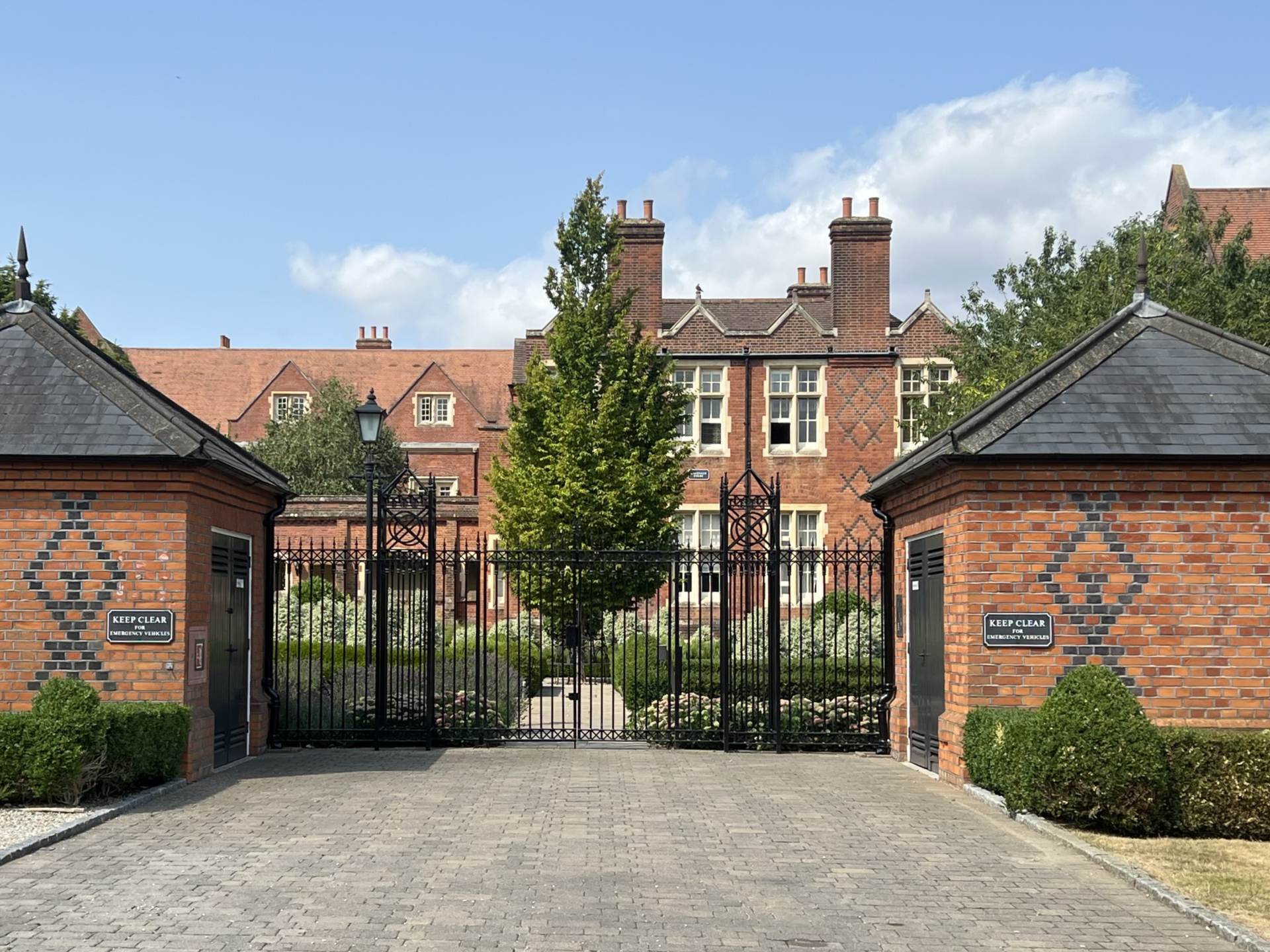Flat Pastoral Way in Brentwood