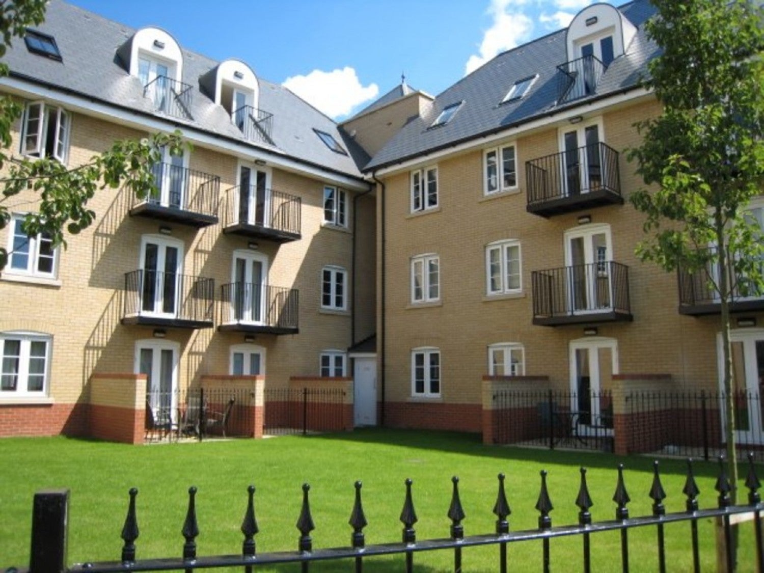 Flat Grosvenor Place in Colchester