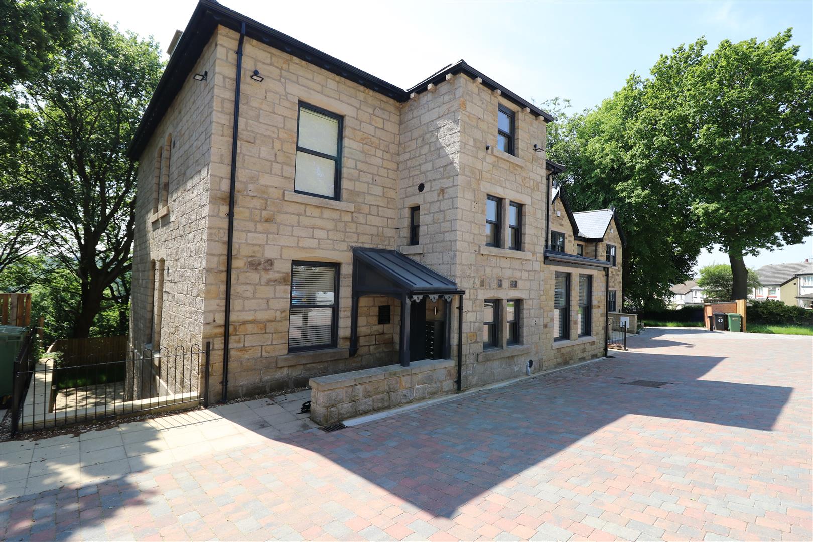 Flat Clarence Road in Leeds