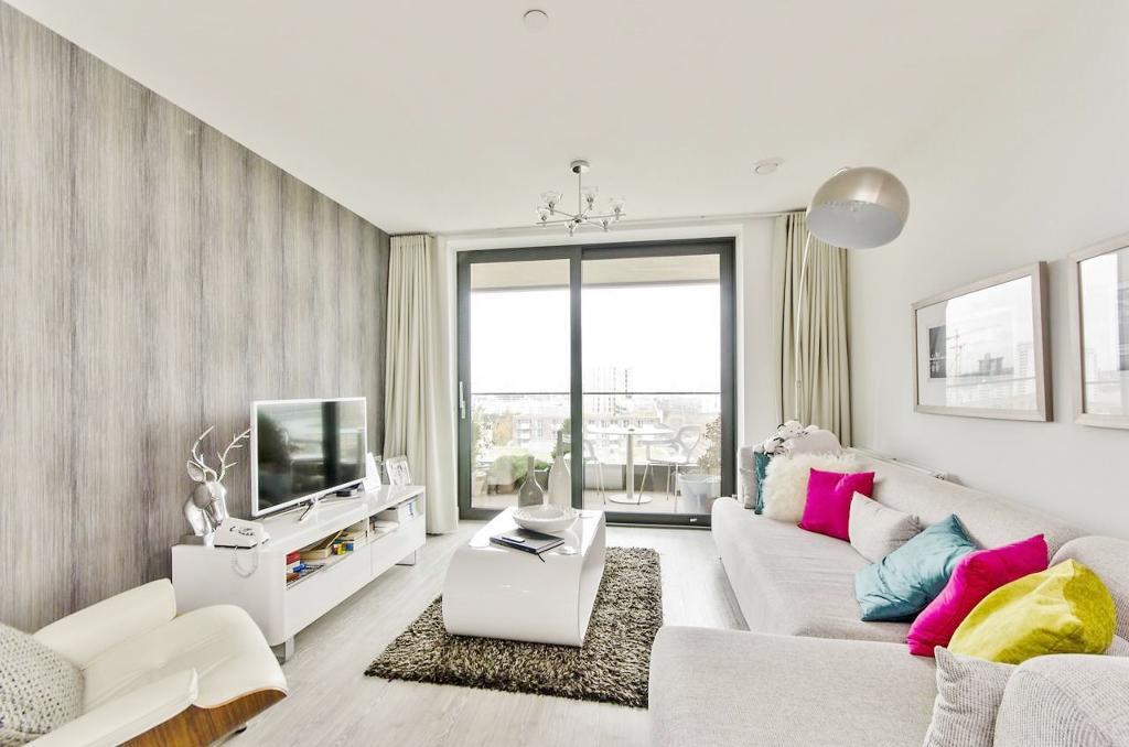 Flat Agnes Close in London