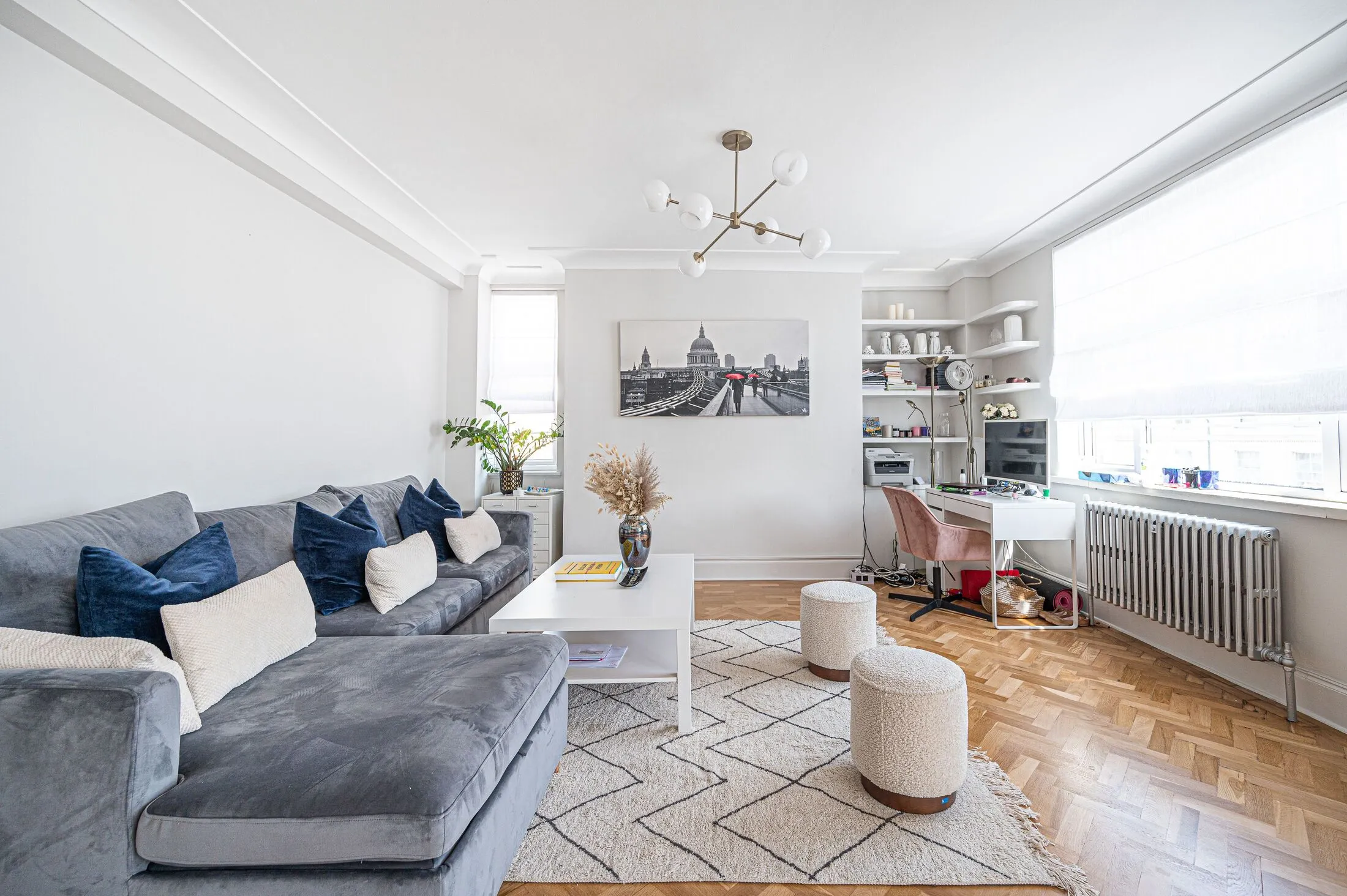 Flat Finchley Road in Greater London