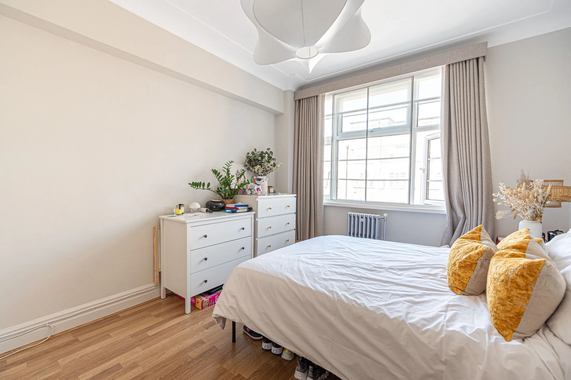 Flat Finchley Road in Greater London