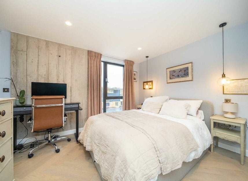 Flat Gransden Avenue in Greater London