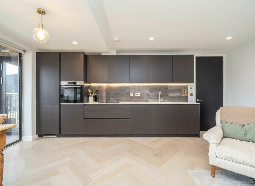 Flat Gransden Avenue in Greater London