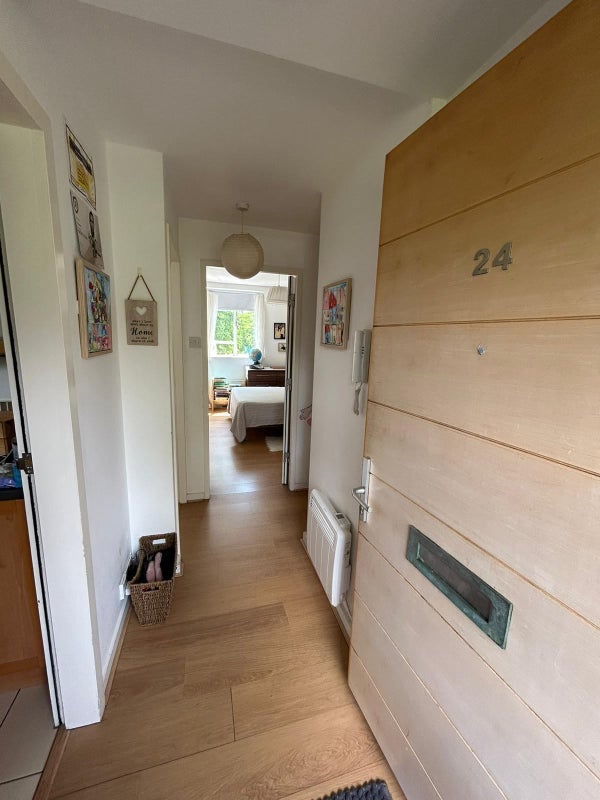 Flat Wynford Road in Greater London