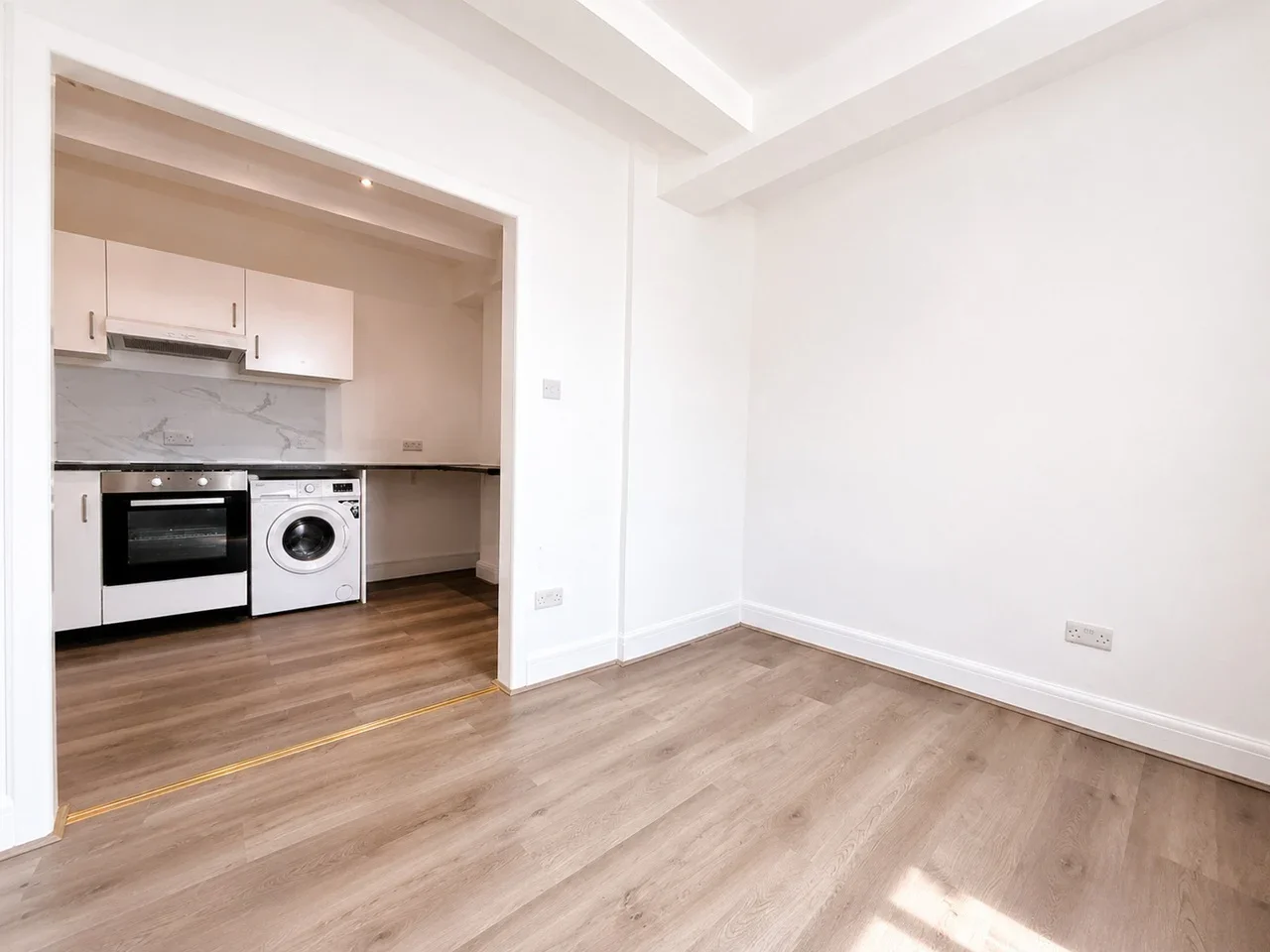Flat Beatty Road in Greater London