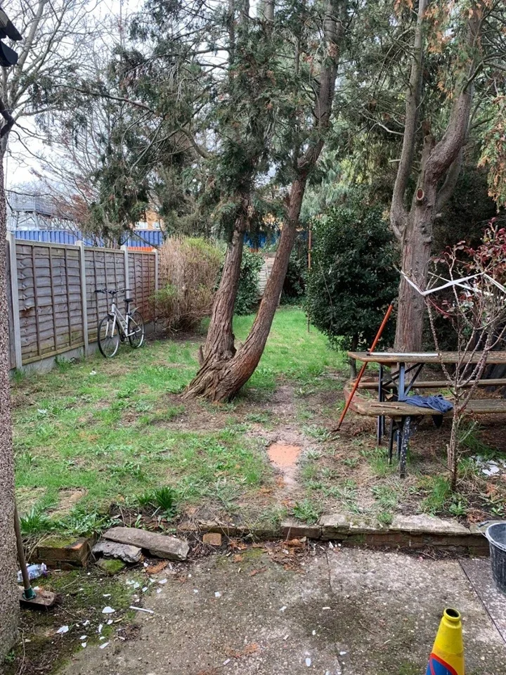 Room Carlyle Road in Greater London