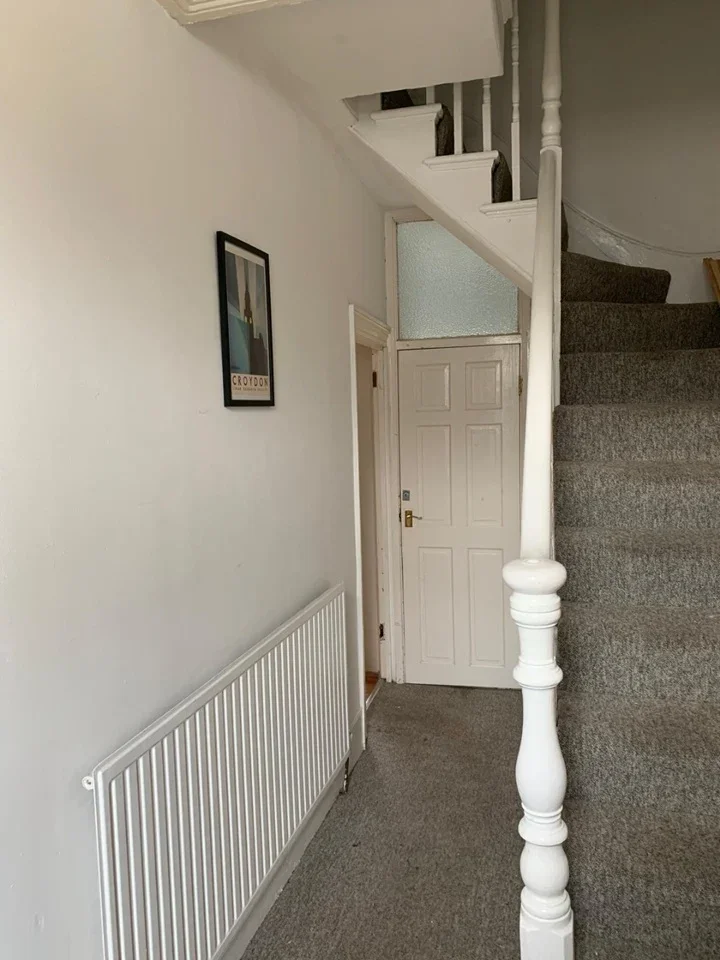 Room Carlyle Road in Greater London