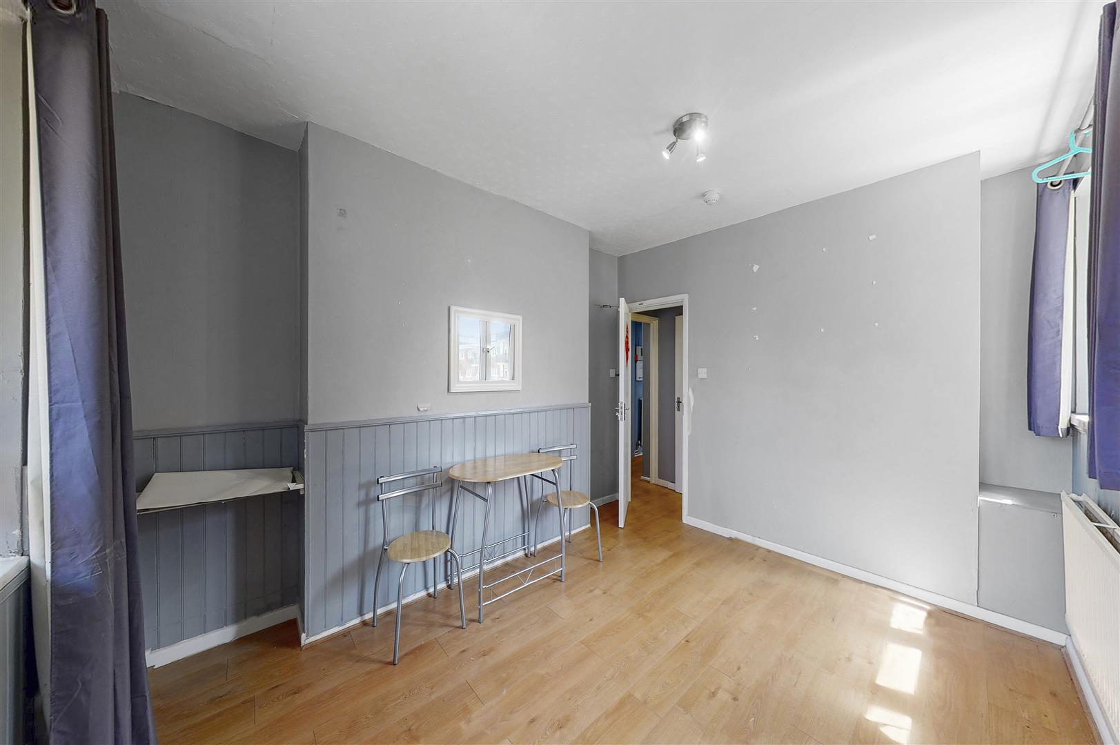 Flat Crowder Street in Greater London