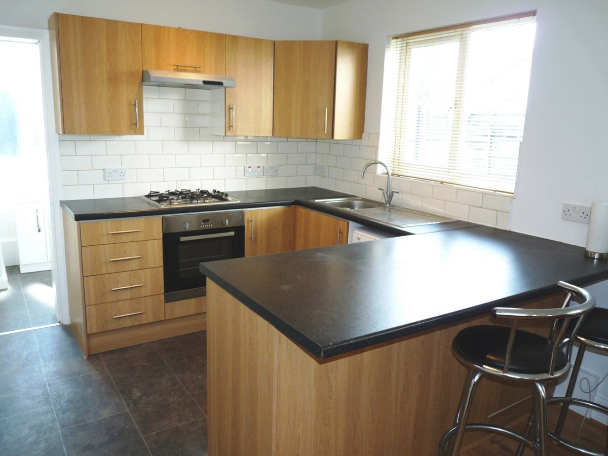 Flat Kenton Road in Greater London