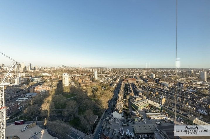 Flat Miles Street in Greater London