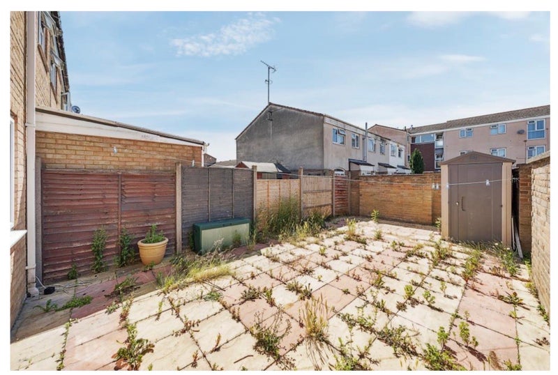 Room Newchurch Road in Slough