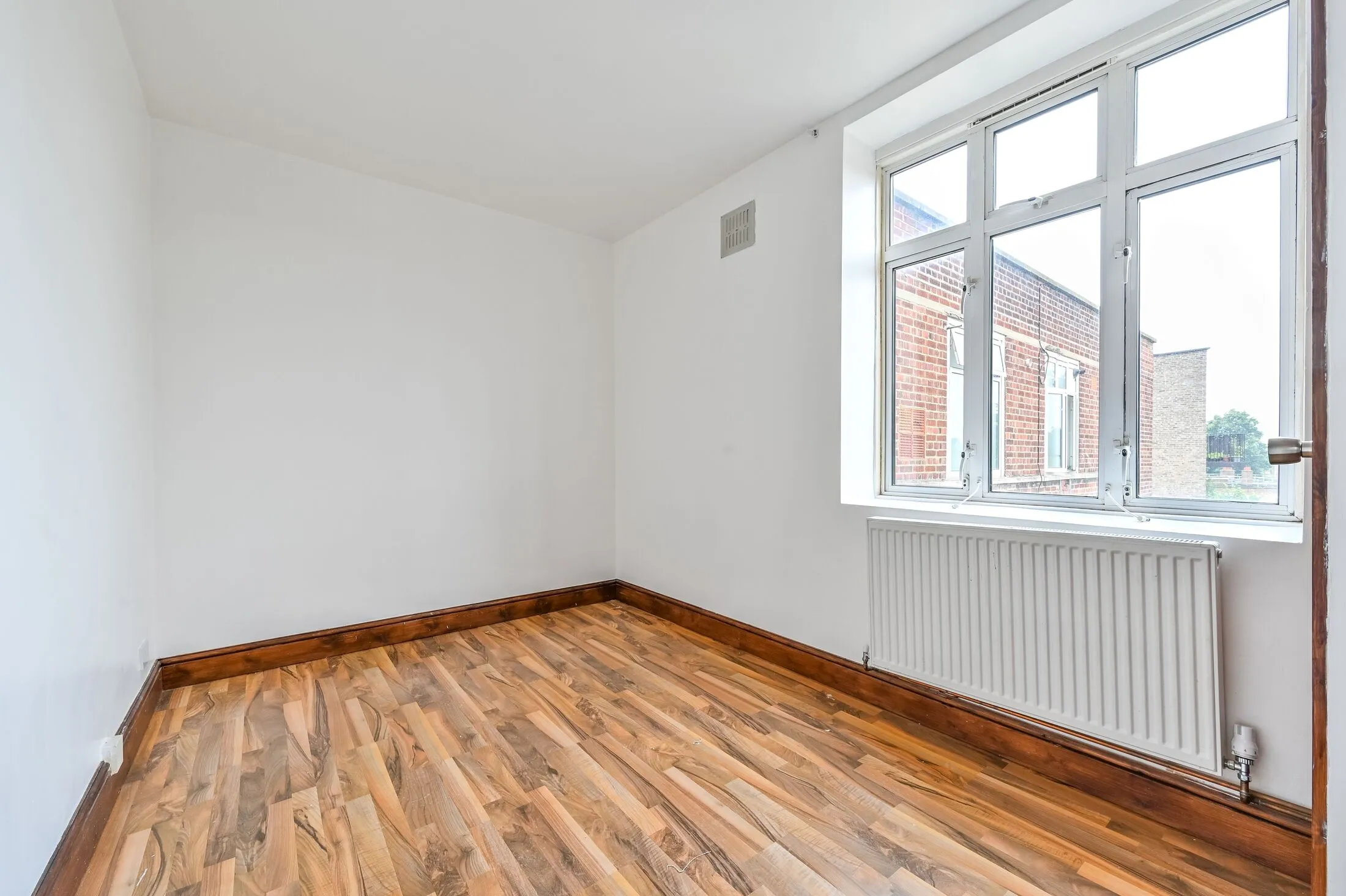Flat Shacklewell Lane in Greater London