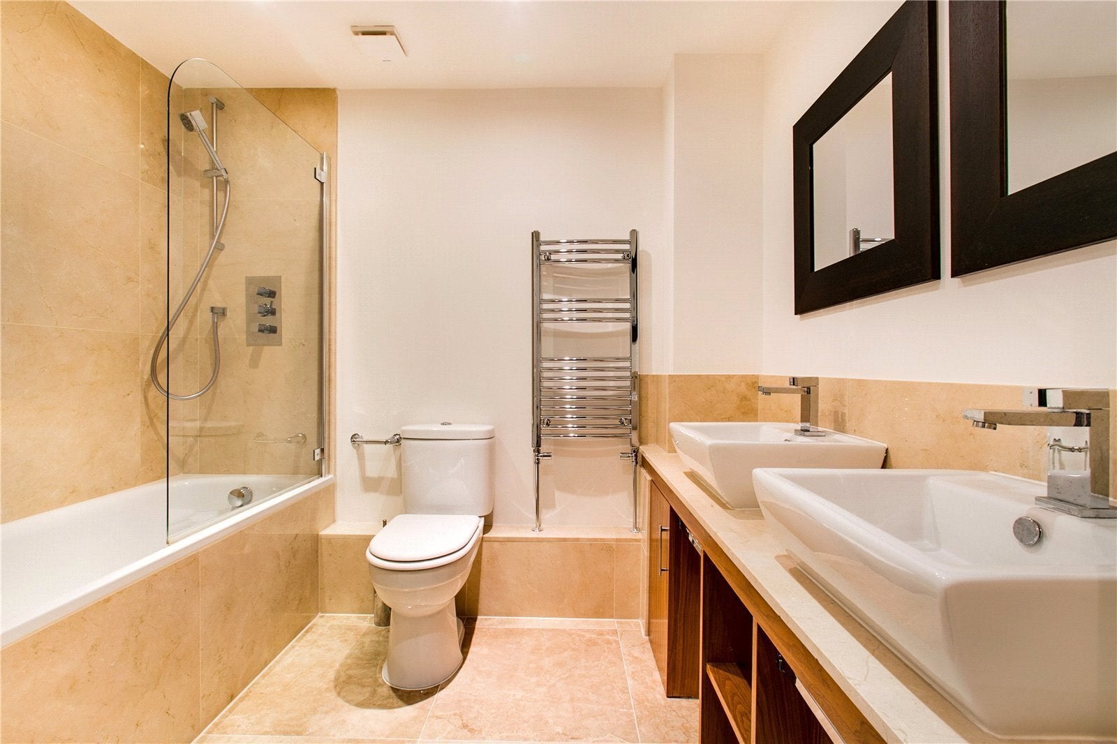 Flat Old Brompton Road in Greater London