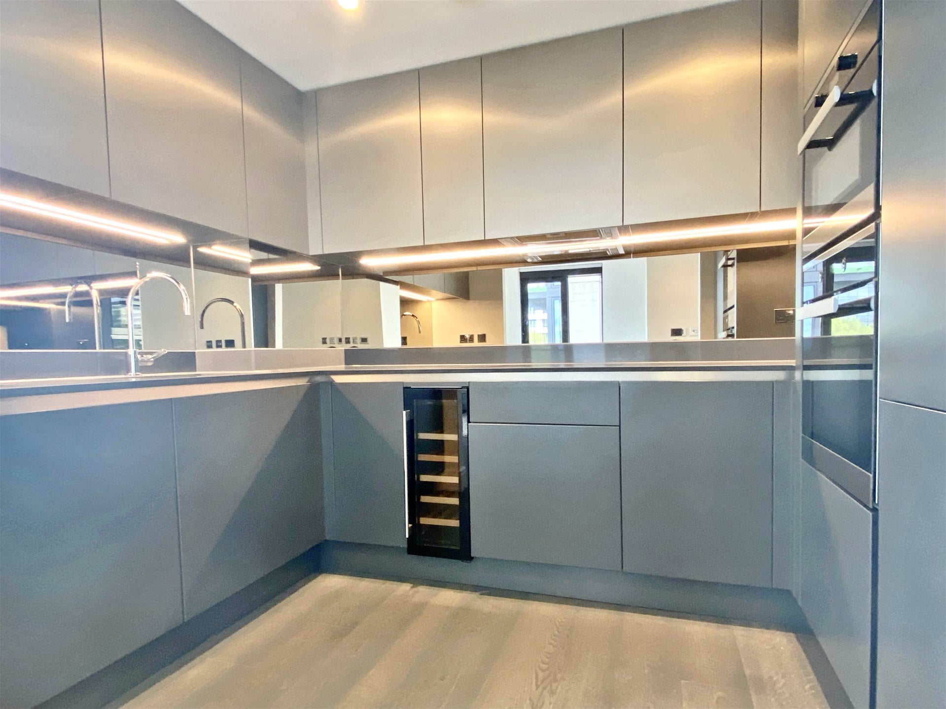 Flat Albert Embankment in Greater London