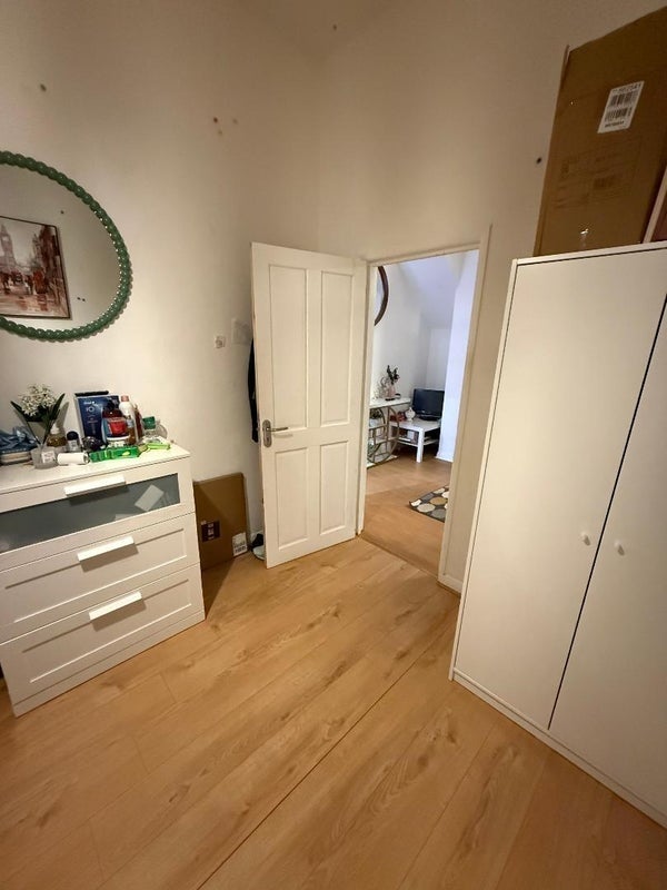 Room Ballards Lane in Greater London